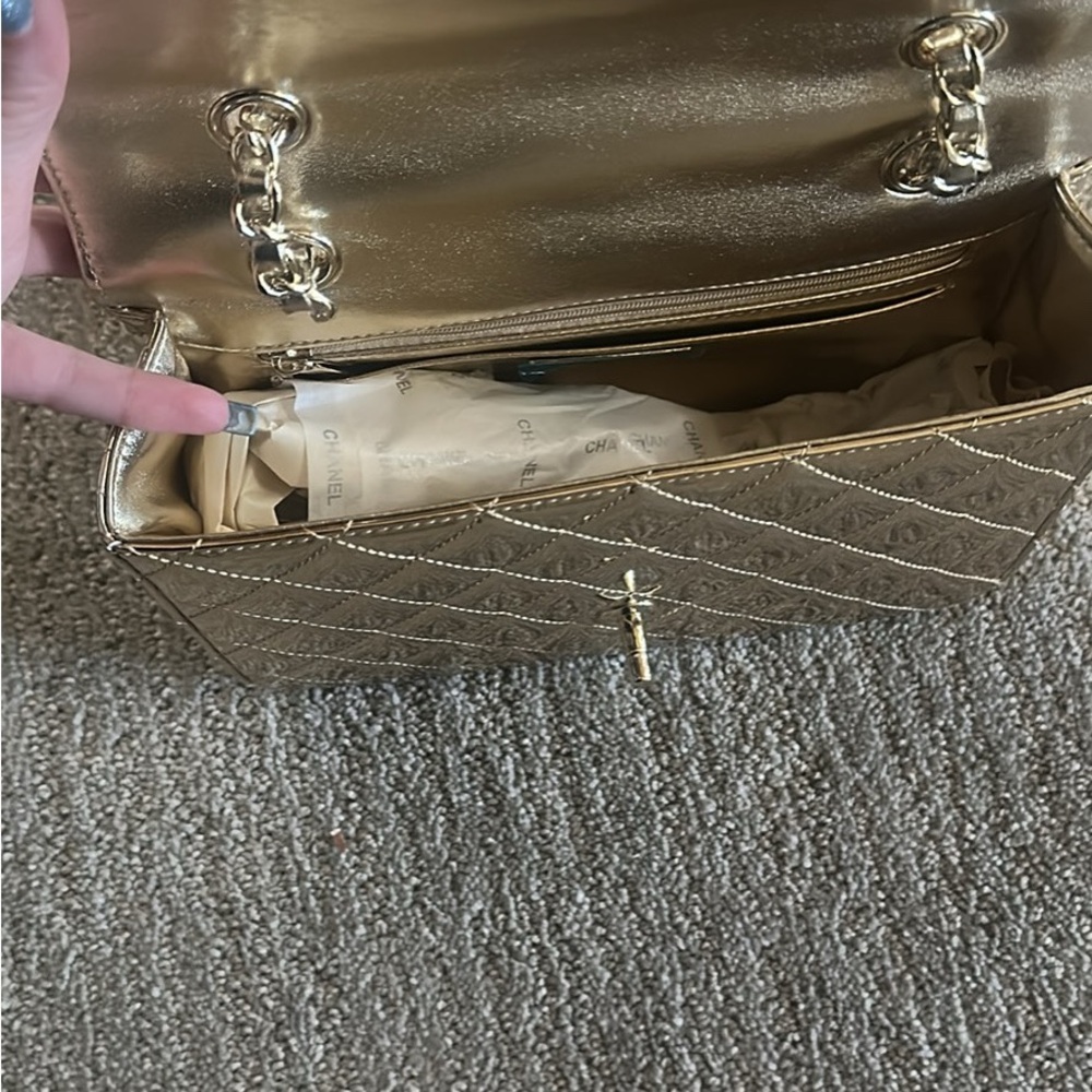 C c Metallic Quilted Purse - Picture 3 of 4